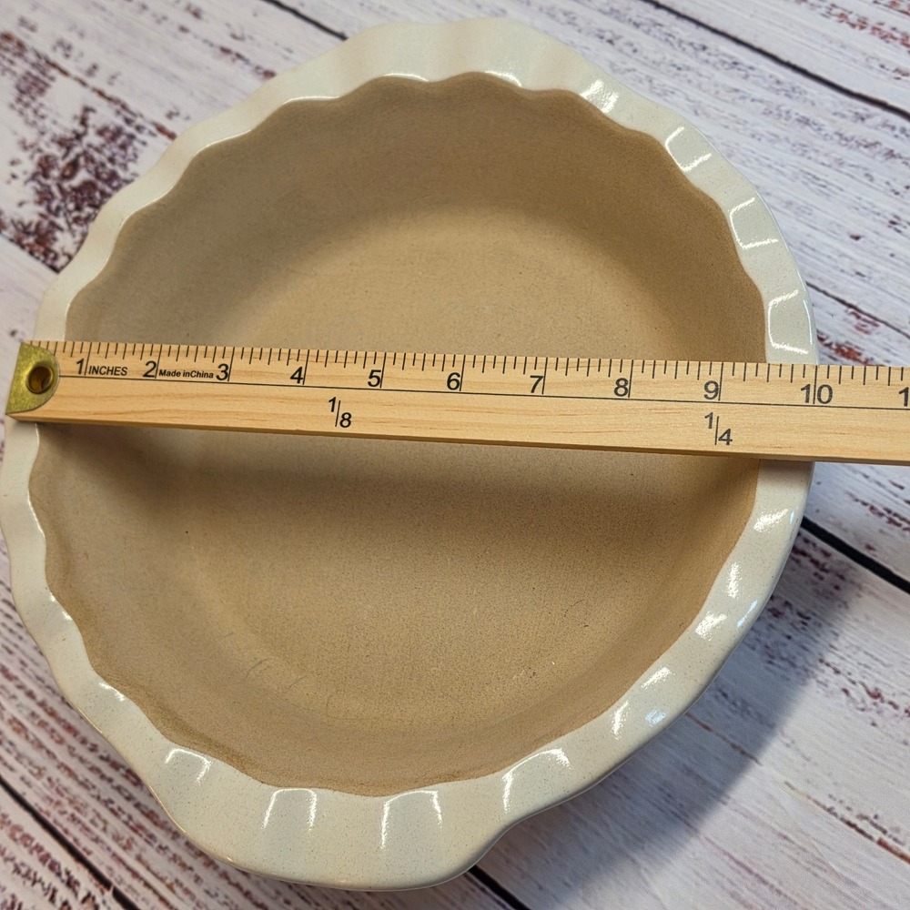 Pampered Chef Pie Plate 9in Cream Excellent Scalloped Stoneware USA - Picture 3 of 5